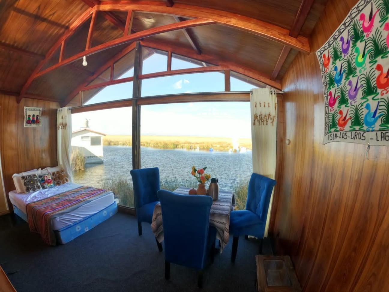 Luna Titicaca *